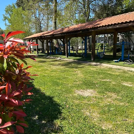 Mobil 6 Personnes Climatise 4 Etoiles Kemping *